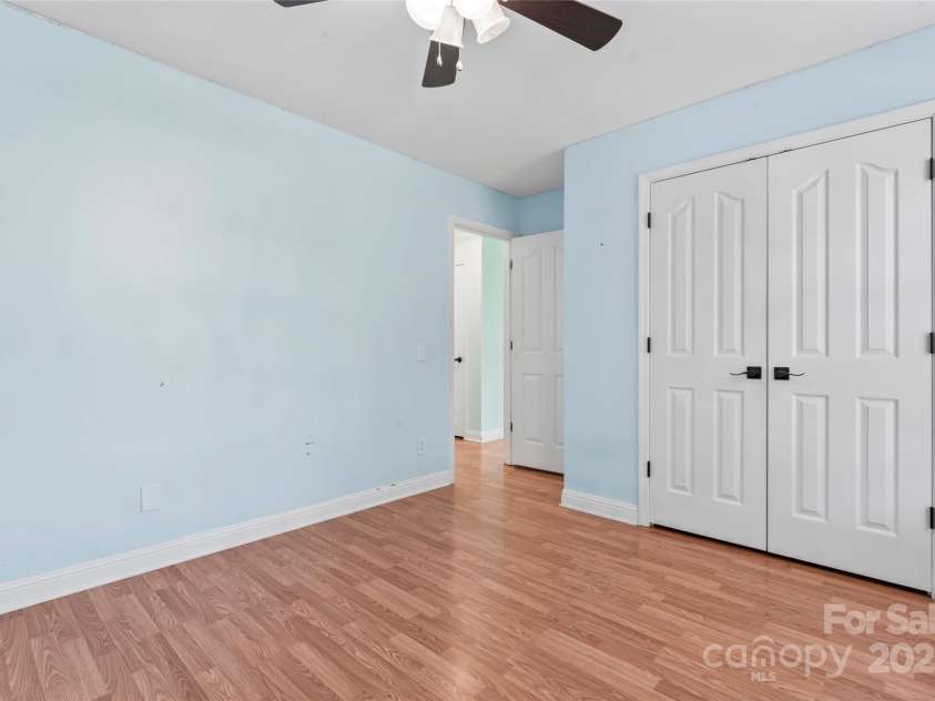8000 Pelorus Lane, Charlotte, NC 28269.  MLS# CAR4274298, YatesRealty ID 23745. 
