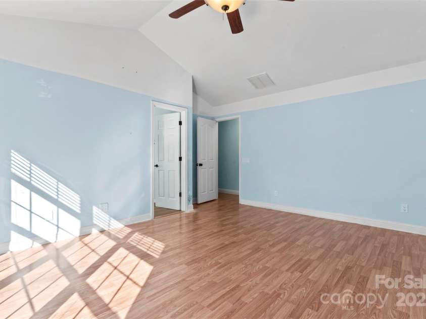 8000 Pelorus Lane, Charlotte, NC 28269.  MLS# CAR4274298, YatesRealty ID 23745. 