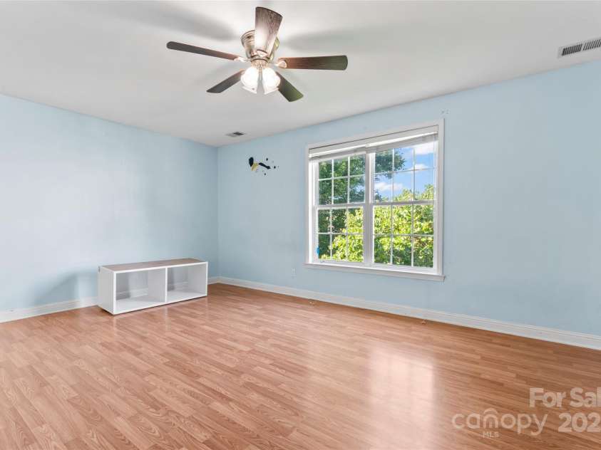 8000 Pelorus Lane, Charlotte, NC 28269.  MLS# CAR4274298, YatesRealty ID 23745. 