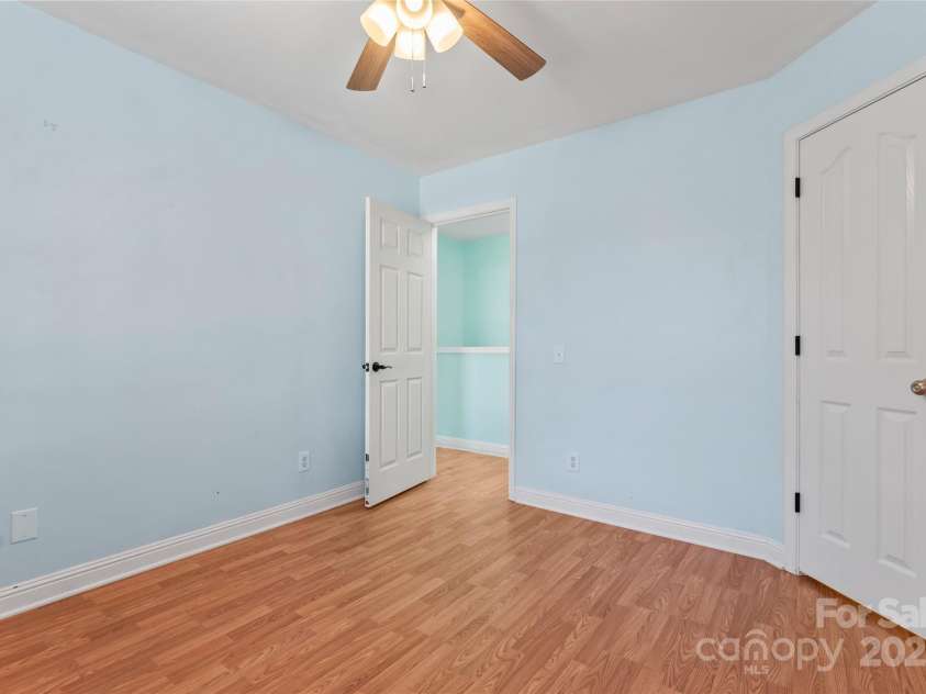 8000 Pelorus Lane, Charlotte, NC 28269.  MLS# CAR4274298, YatesRealty ID 23745. 