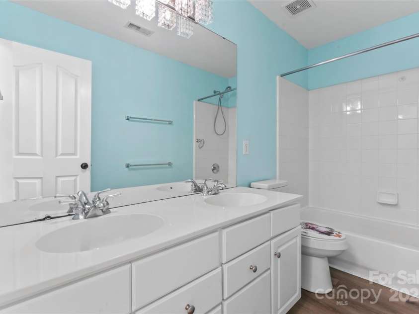 8000 Pelorus Lane, Charlotte, NC 28269.  MLS# CAR4274298, YatesRealty ID 23745. 
