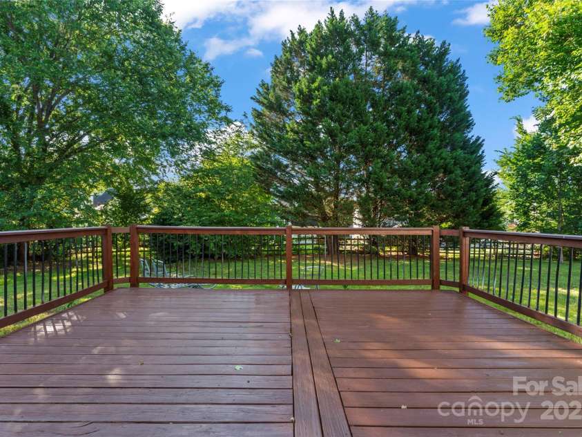 8000 Pelorus Lane, Charlotte, NC 28269.  MLS# CAR4274298, YatesRealty ID 23745. 