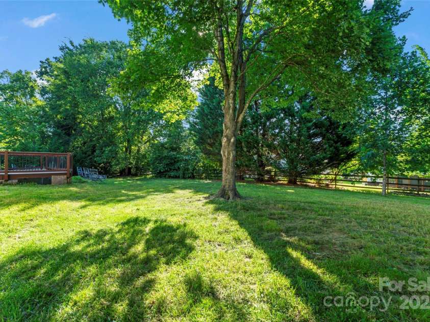 8000 Pelorus Lane, Charlotte, NC 28269.  MLS# CAR4274298, YatesRealty ID 23745. 