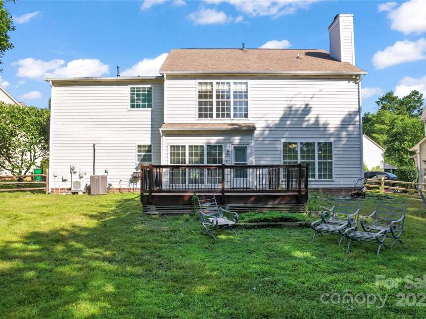 8000 Pelorus Lane, Charlotte, NC 28269.  MLS# CAR4274298, YatesRealty ID 23745. 