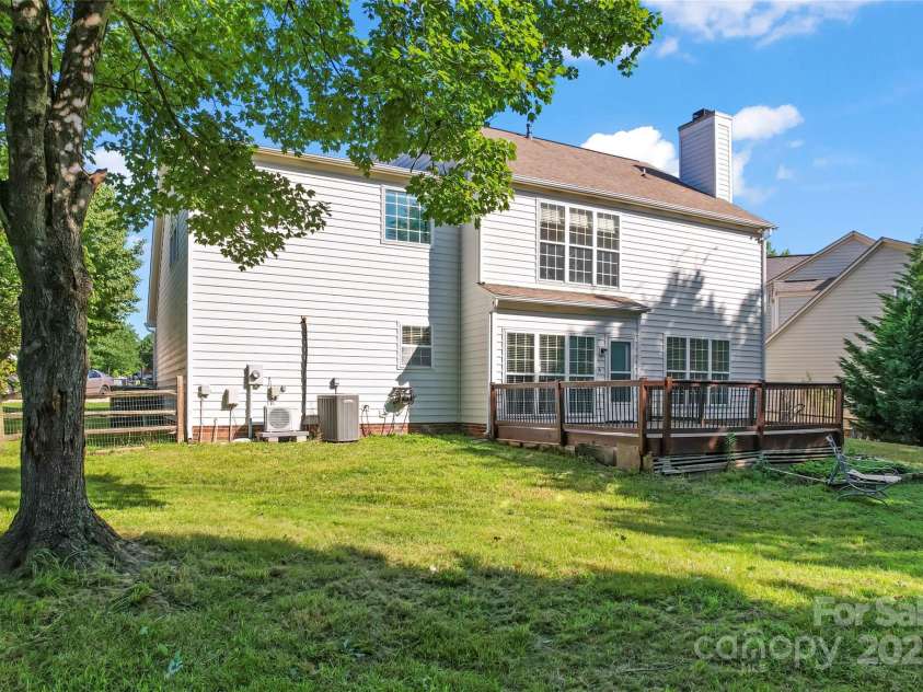8000 Pelorus Lane, Charlotte, NC 28269.  MLS# CAR4274298, YatesRealty ID 23745. 