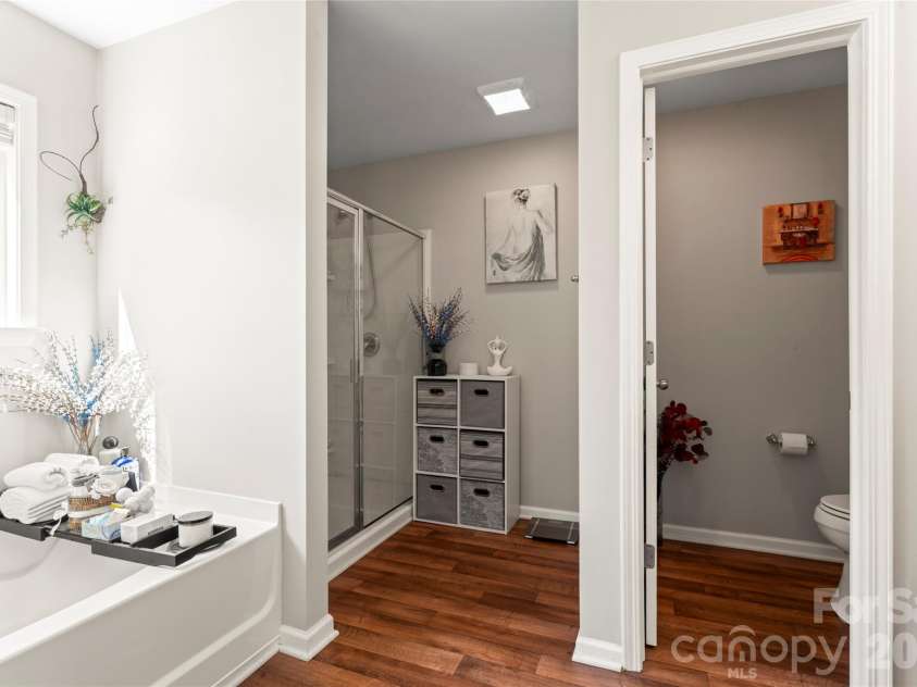14422 Lake Crossing Drive, Charlotte, NC 28278.  MLS# CAR4313823, YatesRealty ID 23747. 