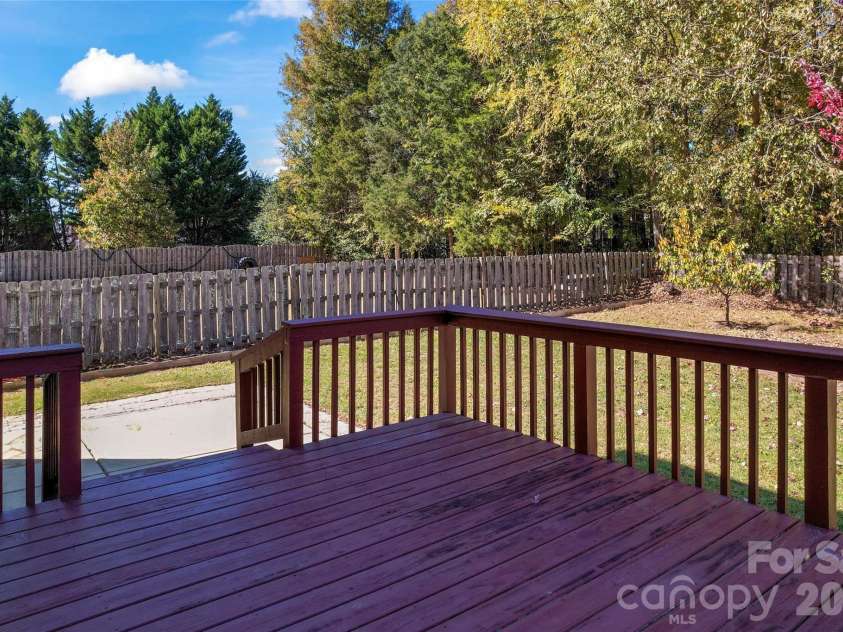 14422 Lake Crossing Drive, Charlotte, NC 28278.  MLS# CAR4313823, YatesRealty ID 23747. 