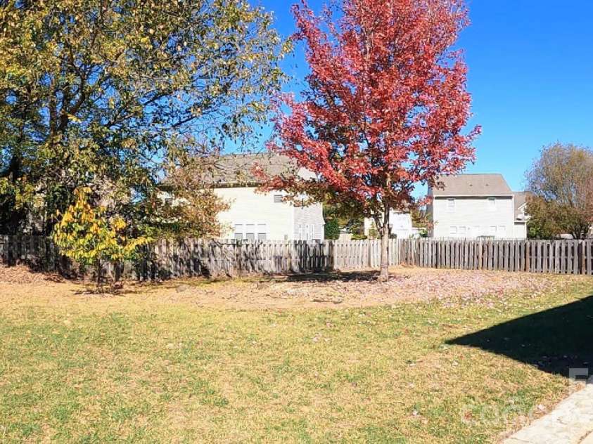 14422 Lake Crossing Drive, Charlotte, NC 28278.  MLS# CAR4313823, YatesRealty ID 23747. 