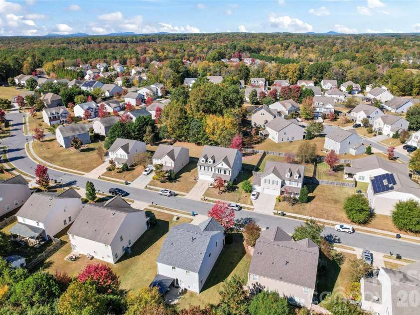 14422 Lake Crossing Drive, Charlotte, NC 28278.  MLS# CAR4313823, YatesRealty ID 23747. 