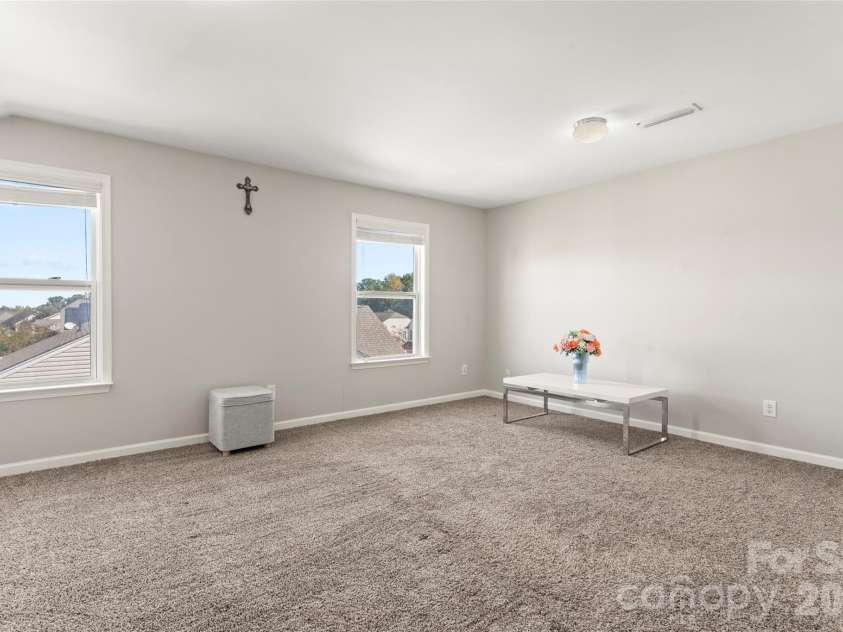 14422 Lake Crossing Drive, Charlotte, NC 28278.  MLS# CAR4313823, YatesRealty ID 23747. Flex space on 3rd level