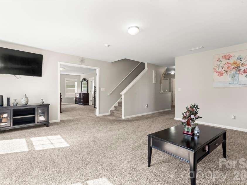 14422 Lake Crossing Drive, Charlotte, NC 28278.  MLS# CAR4313823, YatesRealty ID 23747. Flex space upstair