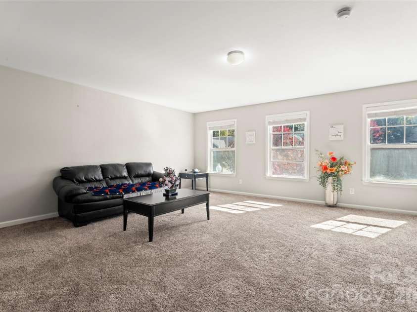 14422 Lake Crossing Drive, Charlotte, NC 28278.  MLS# CAR4313823, YatesRealty ID 23747. Flex space upstair