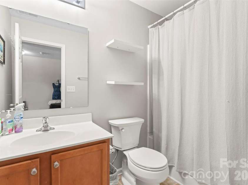14422 Lake Crossing Drive, Charlotte, NC 28278.  MLS# CAR4313823, YatesRealty ID 23747. Full bath on 3rd level