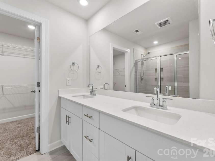 13112 Kenworth Road, Charlotte, NC 28278.  MLS# CAR4381350, YatesRealty ID 23748. 