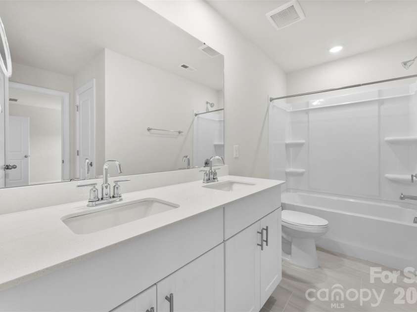 13112 Kenworth Road, Charlotte, NC 28278.  MLS# CAR4381350, YatesRealty ID 23748. 