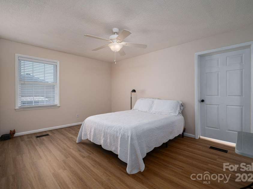 1613 Spangler Drive, Shelby, NC 28150.  MLS# CAR4268167, YatesRealty ID 23749. 