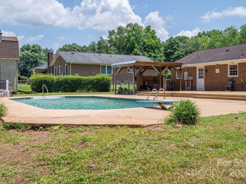 1613 Spangler Drive, Shelby, NC 28150.  MLS# CAR4268167, YatesRealty ID 23749. 