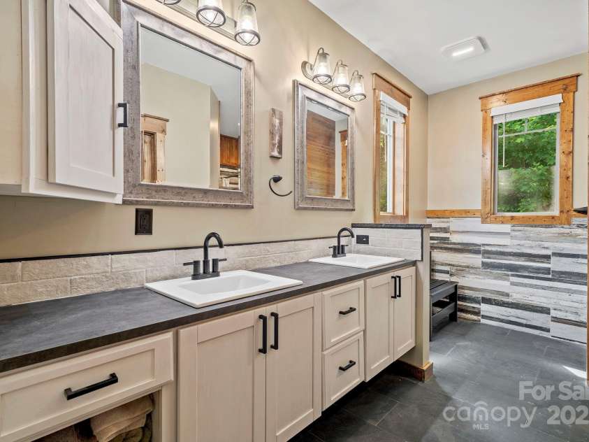 211 Wimbledon Court, Leicester, NC 28748.  MLS# CAR4282560, YatesRealty ID 2375. 