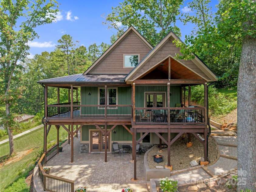 211 Wimbledon Court, Leicester, NC 28748.  MLS# CAR4282560, YatesRealty ID 2375. 