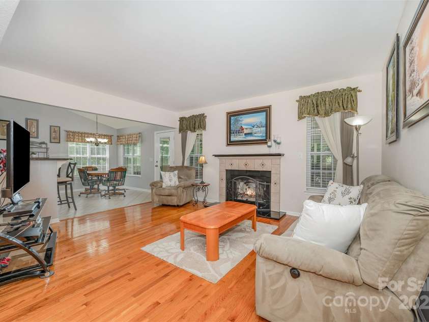 130 Greenwich Drive, Statesville, NC 28677.  MLS# CAR4260511, YatesRealty ID 23750. Open floor plan