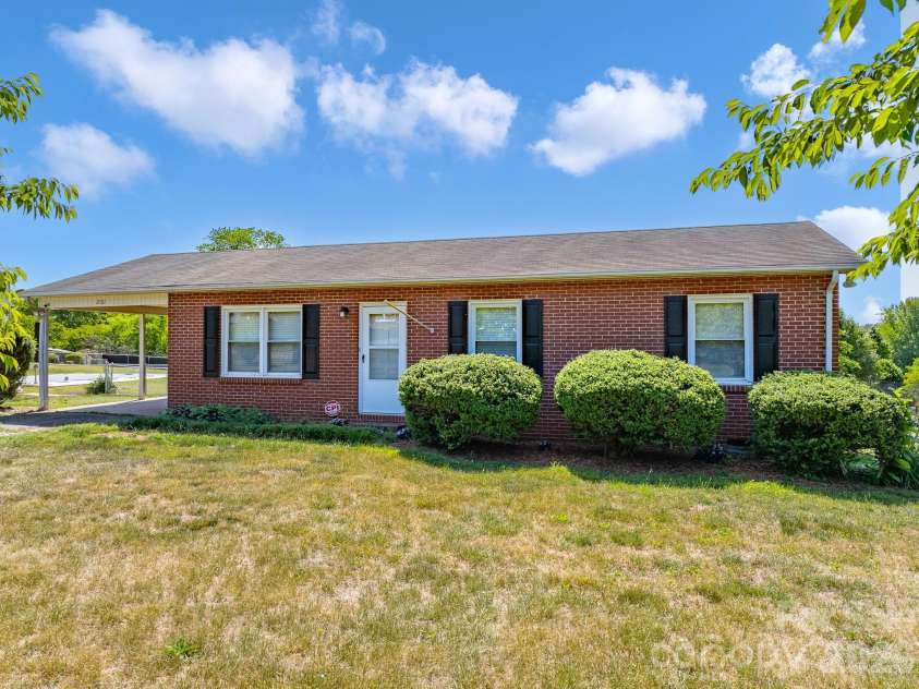 2101 LaMesa Court, Lenoir, NC 28645.  MLS# CAR4378886, YatesRealty ID 23751. 