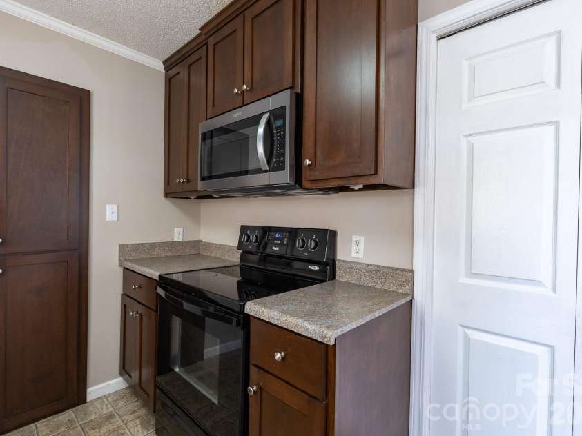 2101 LaMesa Court, Lenoir, NC 28645.  MLS# CAR4378886, YatesRealty ID 23751. 