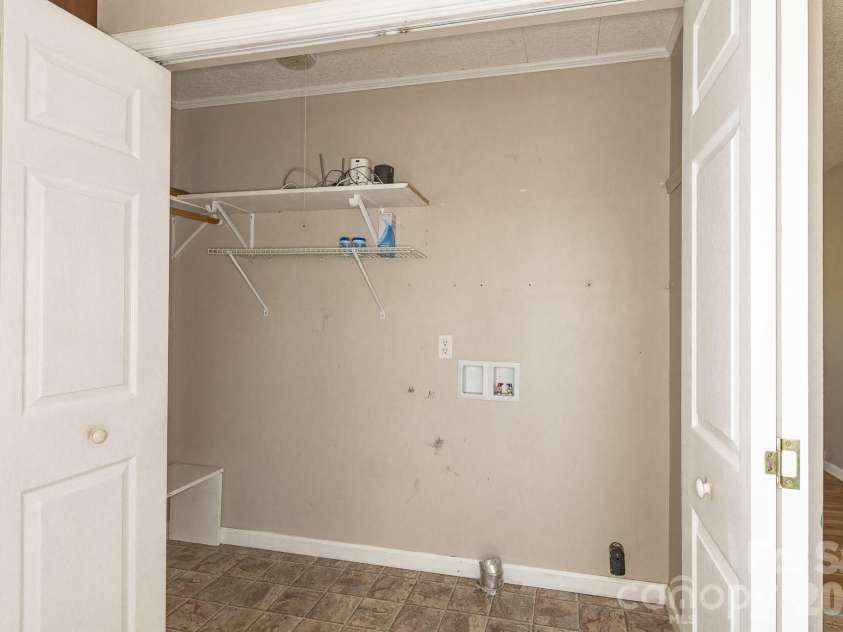 2101 LaMesa Court, Lenoir, NC 28645.  MLS# CAR4378886, YatesRealty ID 23751. 