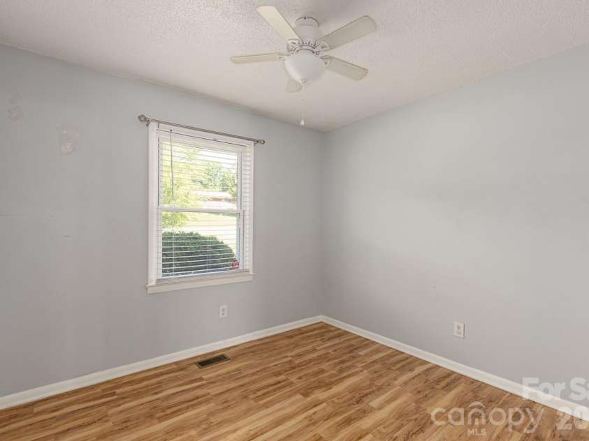 2101 LaMesa Court, Lenoir, NC 28645.  MLS# CAR4378886, YatesRealty ID 23751. 