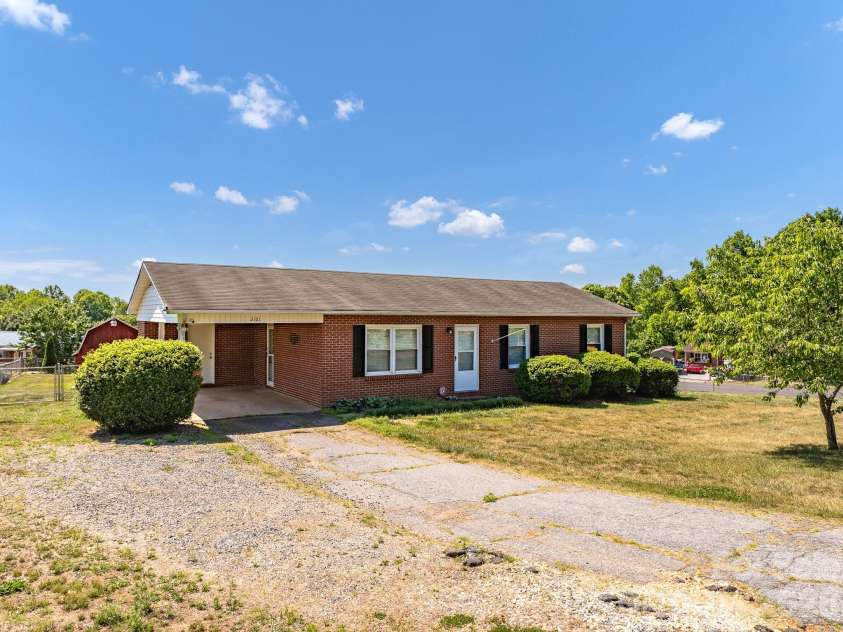 2101 LaMesa Court, Lenoir, NC 28645.  MLS# CAR4378886, YatesRealty ID 23751. 
