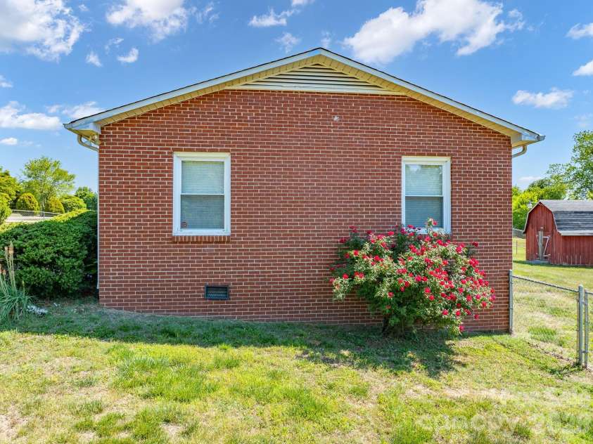 2101 LaMesa Court, Lenoir, NC 28645.  MLS# CAR4378886, YatesRealty ID 23751. 