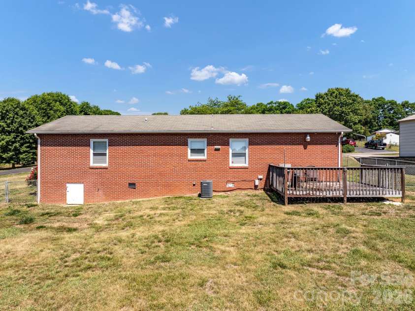 2101 LaMesa Court, Lenoir, NC 28645.  MLS# CAR4378886, YatesRealty ID 23751. 
