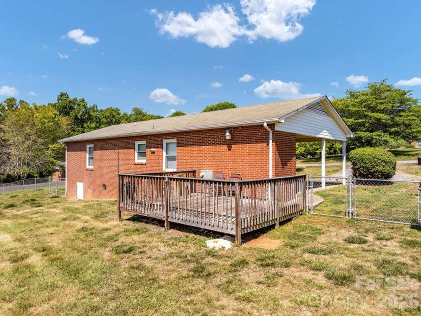 2101 LaMesa Court, Lenoir, NC 28645.  MLS# CAR4378886, YatesRealty ID 23751. 