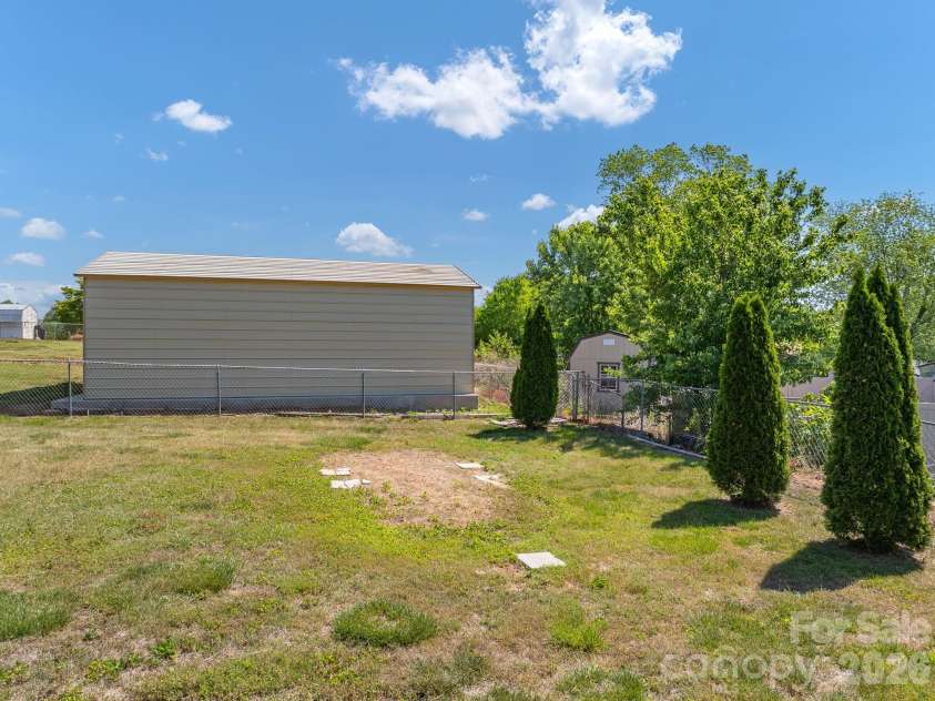 2101 LaMesa Court, Lenoir, NC 28645.  MLS# CAR4378886, YatesRealty ID 23751. 