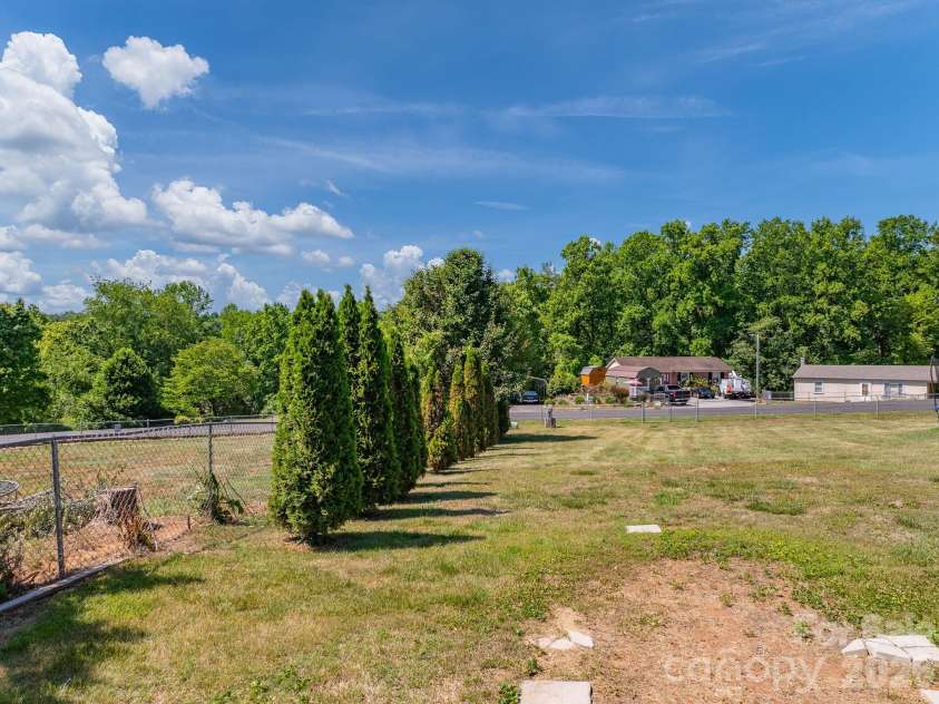 2101 LaMesa Court, Lenoir, NC 28645.  MLS# CAR4378886, YatesRealty ID 23751. 