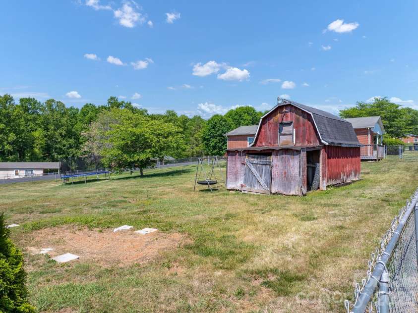 2101 LaMesa Court, Lenoir, NC 28645.  MLS# CAR4378886, YatesRealty ID 23751. 
