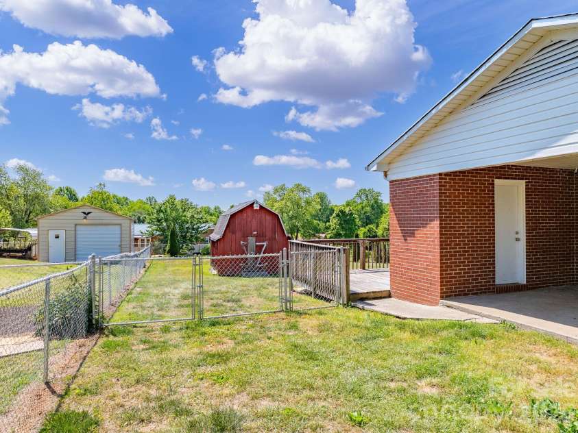 2101 LaMesa Court, Lenoir, NC 28645.  MLS# CAR4378886, YatesRealty ID 23751. 