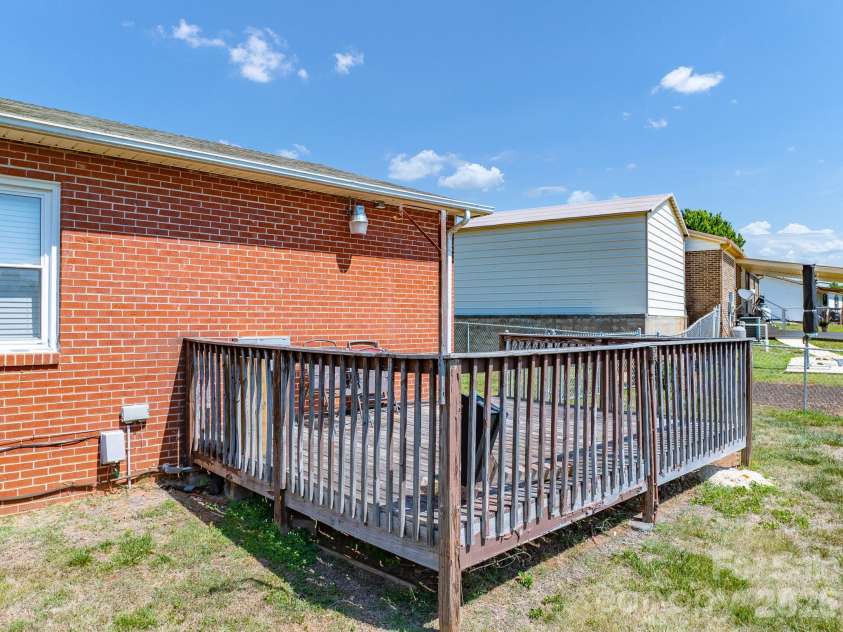 2101 LaMesa Court, Lenoir, NC 28645.  MLS# CAR4378886, YatesRealty ID 23751. 