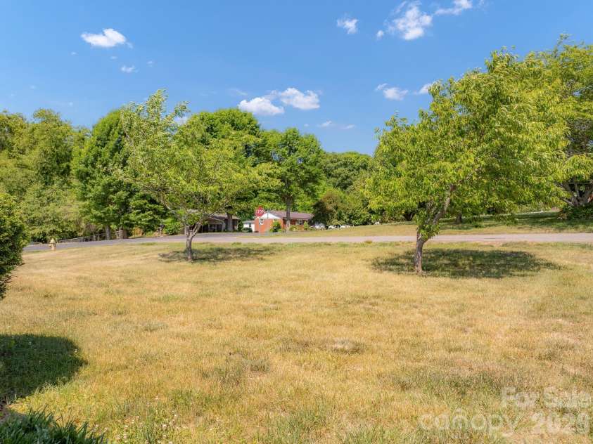 2101 LaMesa Court, Lenoir, NC 28645.  MLS# CAR4378886, YatesRealty ID 23751. 