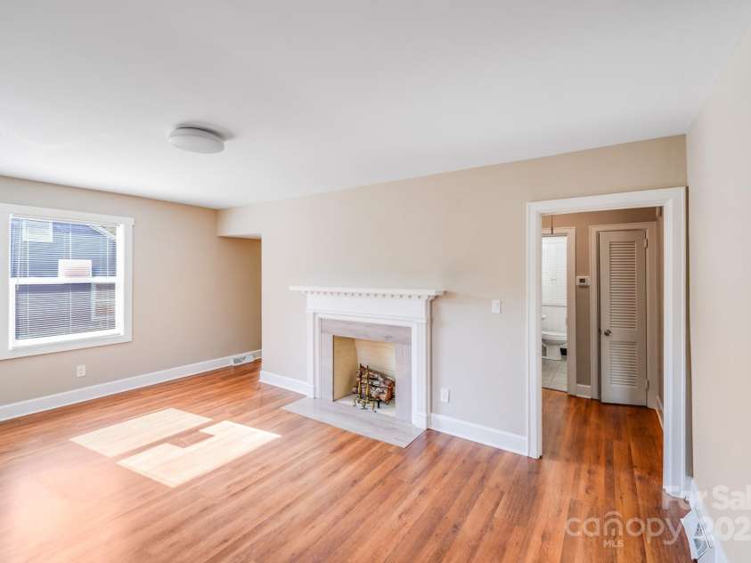 2405 Greenland Avenue, Charlotte, NC 28208.  MLS# CAR4273666, YatesRealty ID 23751. 