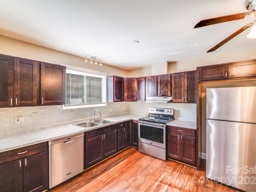 2405 Greenland Avenue, Charlotte, NC 28208.  MLS# CAR4273666, YatesRealty ID 23751. 
