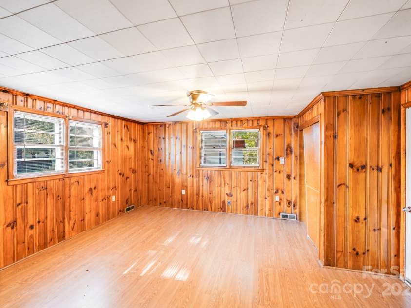 2405 Greenland Avenue, Charlotte, NC 28208.  MLS# CAR4273666, YatesRealty ID 23751. 