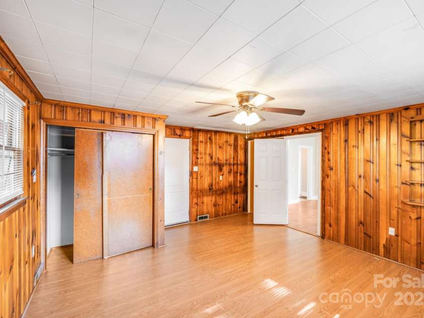 2405 Greenland Avenue, Charlotte, NC 28208.  MLS# CAR4273666, YatesRealty ID 23751. 