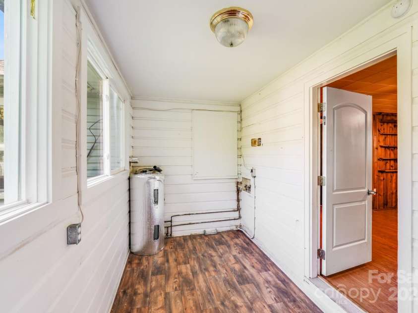 2405 Greenland Avenue, Charlotte, NC 28208.  MLS# CAR4273666, YatesRealty ID 23751. 