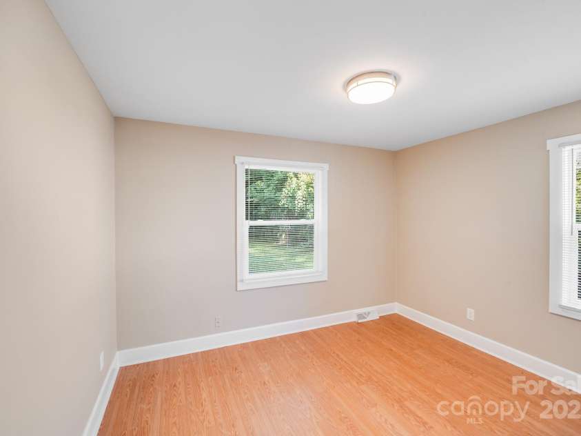 2405 Greenland Avenue, Charlotte, NC 28208.  MLS# CAR4273666, YatesRealty ID 23751. 