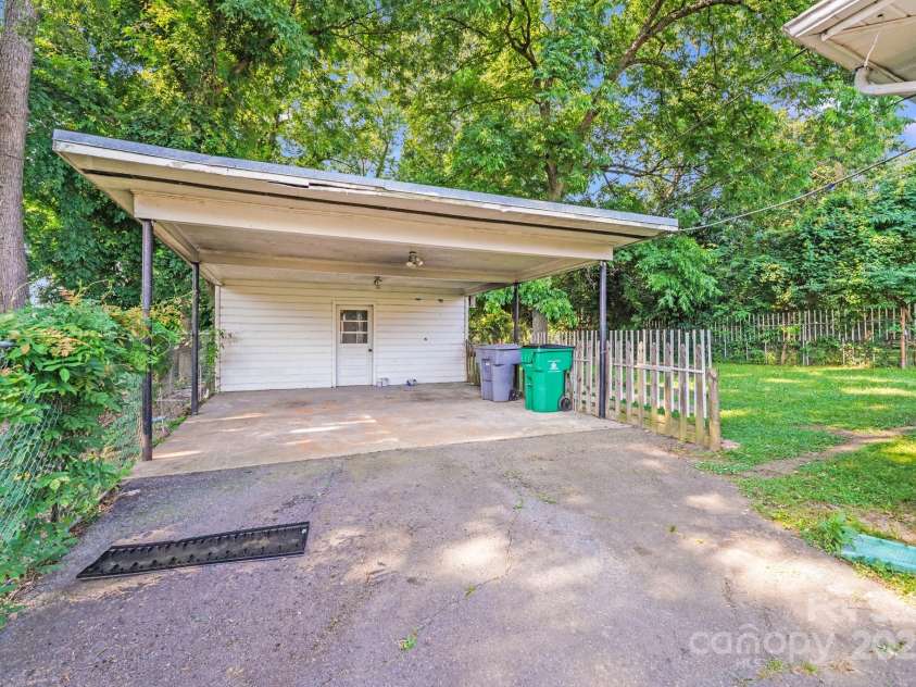 2405 Greenland Avenue, Charlotte, NC 28208.  MLS# CAR4273666, YatesRealty ID 23751. 