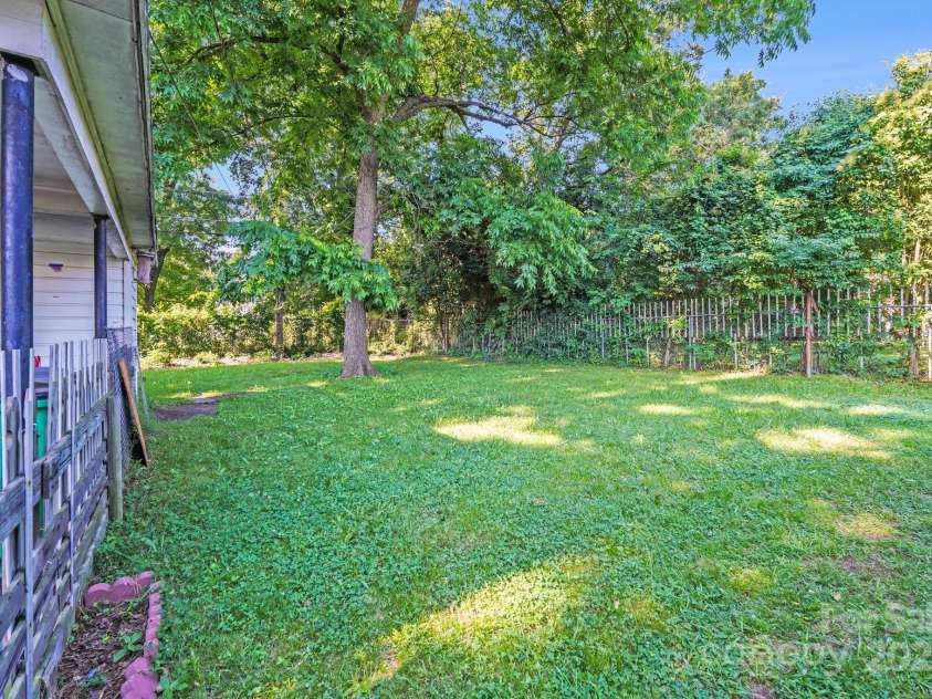 2405 Greenland Avenue, Charlotte, NC 28208.  MLS# CAR4273666, YatesRealty ID 23751. 