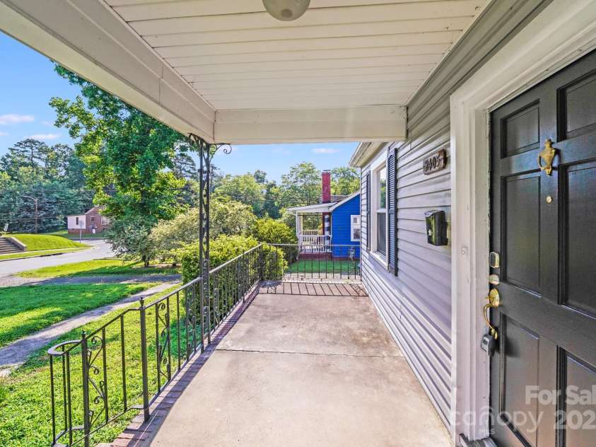 2405 Greenland Avenue, Charlotte, NC 28208.  MLS# CAR4273666, YatesRealty ID 23751. 