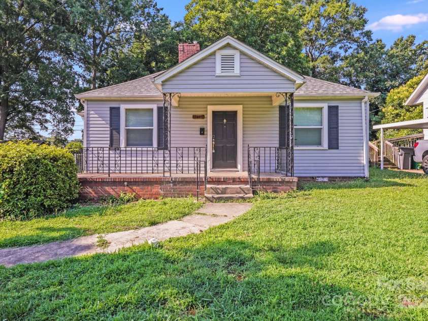 2405 Greenland Avenue, Charlotte, NC 28208.  MLS# CAR4273666, YatesRealty ID 23751. 