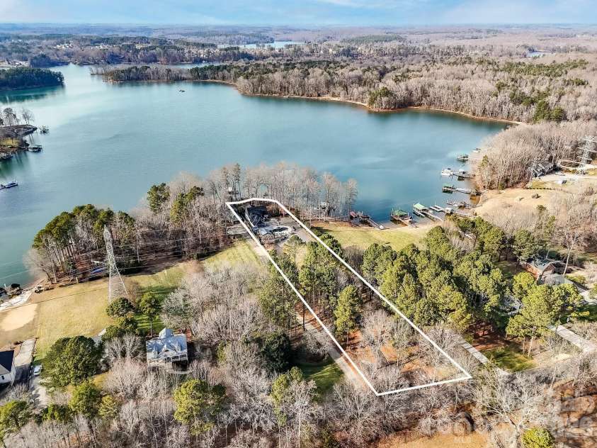 5401 Mountain Point Lane, Charlotte, NC 28216.  MLS# CAR4341424, YatesRealty ID 23753. Approximate Lot Dimensions Overlay