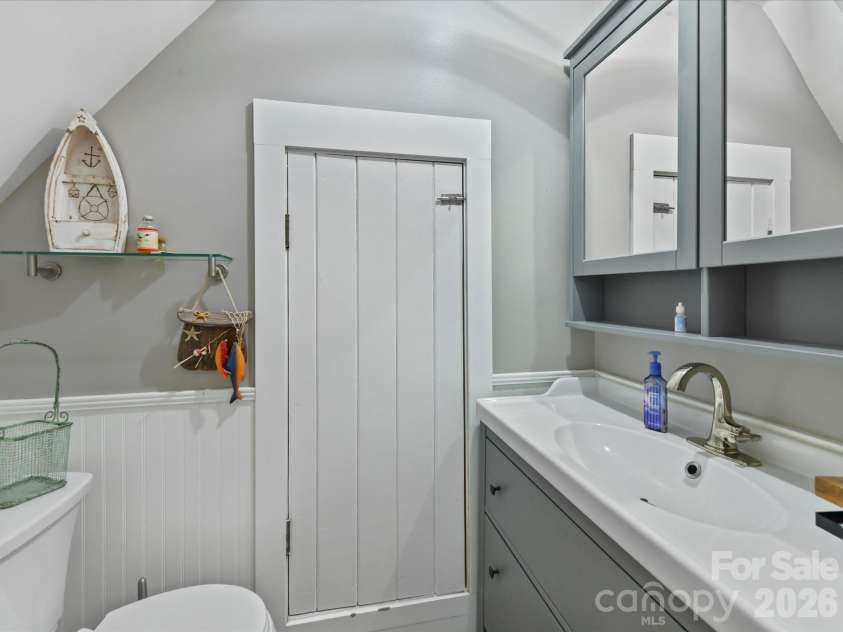 5401 Mountain Point Lane, Charlotte, NC 28216.  MLS# CAR4341424, YatesRealty ID 23753. Half bath in Bedroom 4